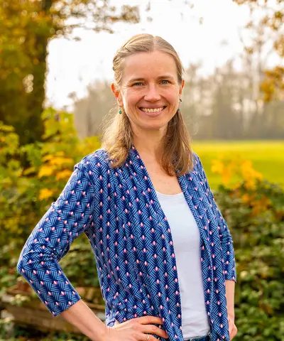 Portrait von {{ person.title }}